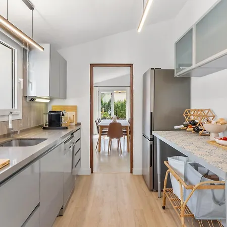 Sata V100 Villa Fuengirola